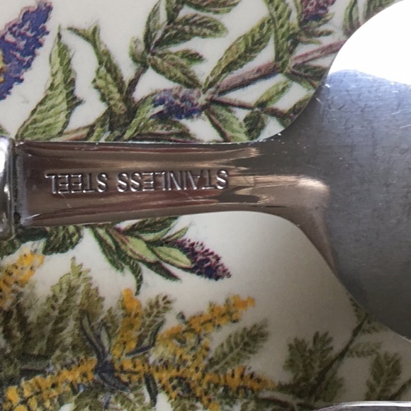 Disney 5 PIECES FLATWARE THE BEAUTY & THE BEAST BE OUR GUEST - Picture 6 of 7